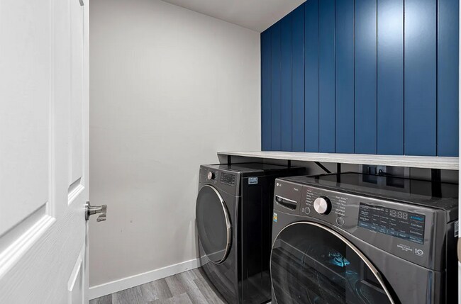 Building Photo - 4 Bedroom- 2.5 Bathroom New Build Duplex- Pulaski!