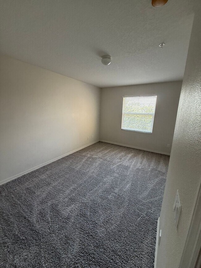 Building Photo - Townhouse For Lease in Saint Cloud