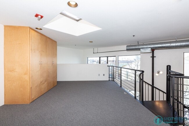 Building Photo - Mission District: Top Floor Loft w/ Roof Deck, Parking & W/D in unit