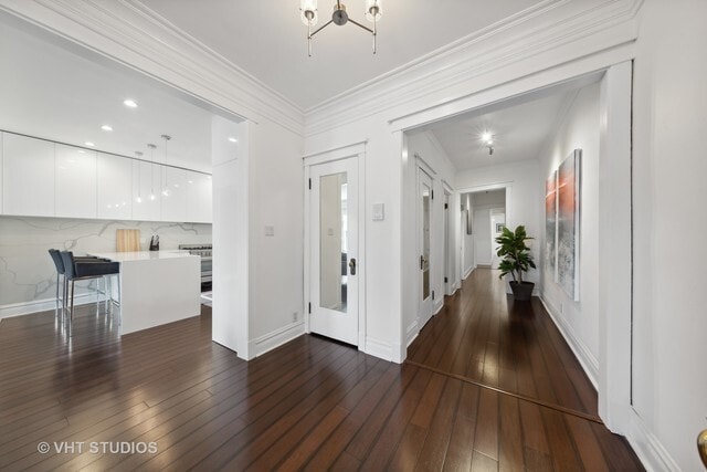 Building Photo - 556 W Roscoe St