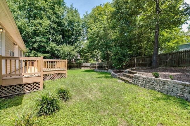 Building Photo - 1913 Castle Glen Dr