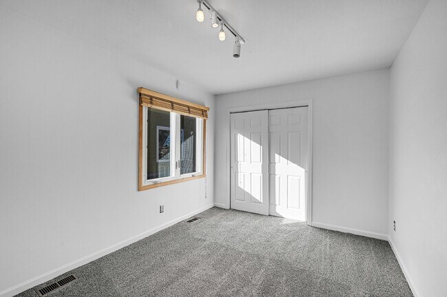 Building Photo - $2,390.95, 2 Bed, 1.5 Bath in Boulder with In Unit Laundry