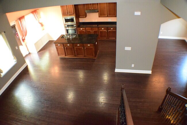 Building Photo - Beautiful home featuring 4 bedrooms, 2.5 bath and a loft.
