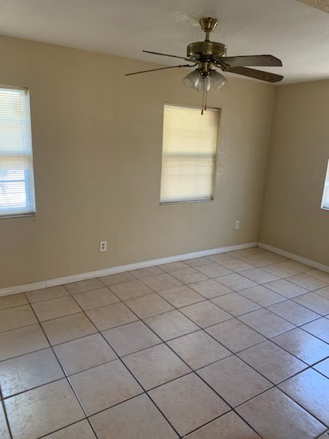 Building Photo - 2509 Sunset Dr E