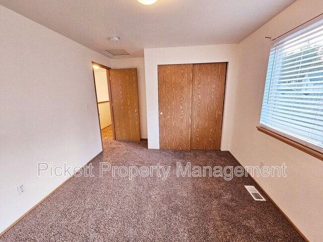 Building Photo - 1181 Landover Pl
