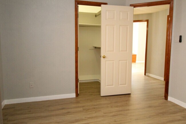 Building Photo - 2081 Paseo Del Prado Dr