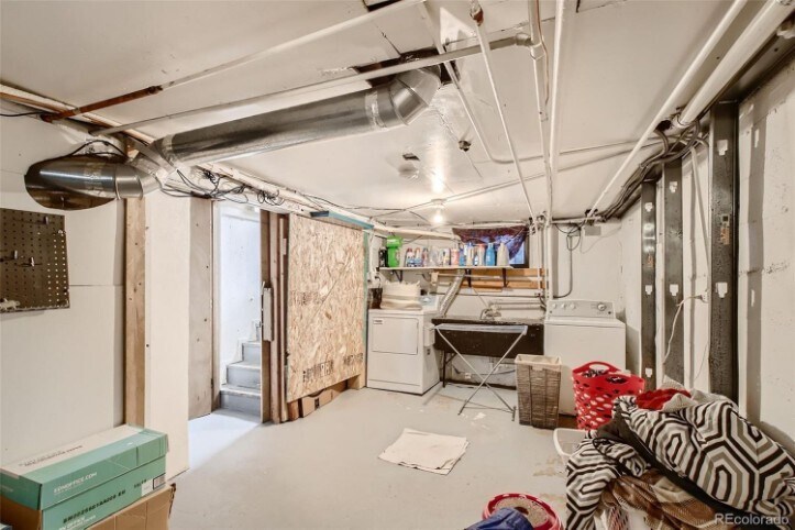 Building Photo - 2621 N Columbine St