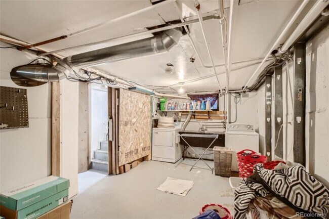 Building Photo - 2621 N Columbine St