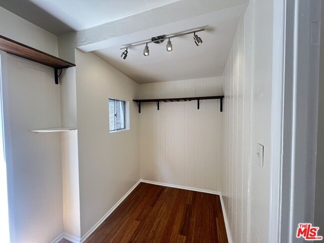 Building Photo - 2019 Cypress Ave.