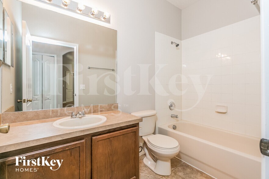 Building Photo - 1981 The Oaks Blvd