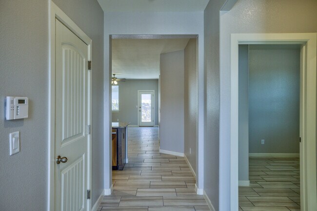 Building Photo - 11491 Summer Dr