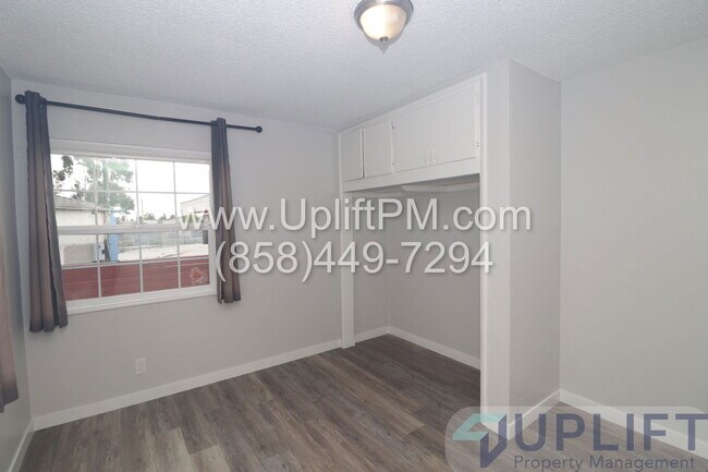 Building Photo - 4831 Castle Ave