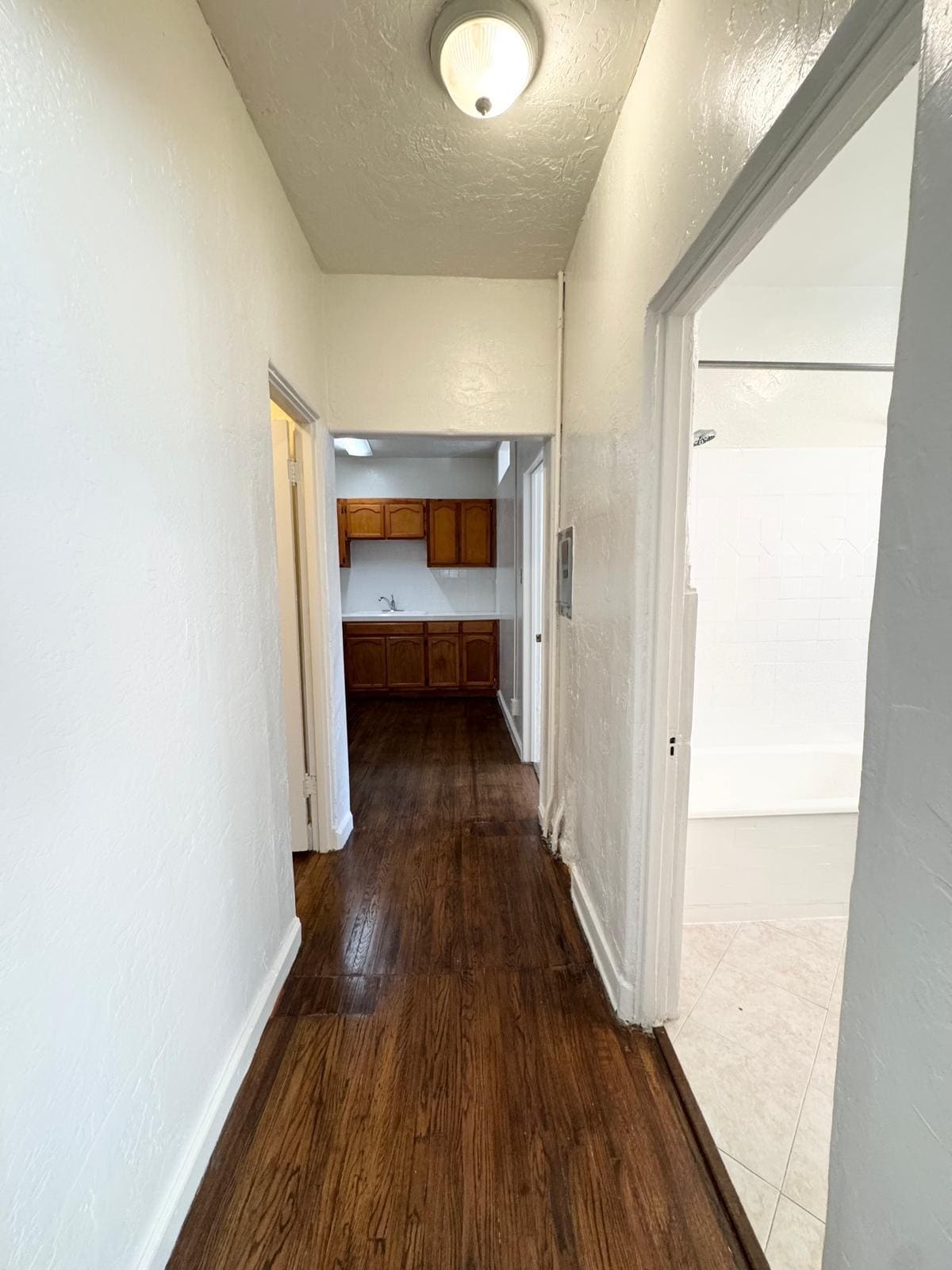 Building Photo - 636 N Plymouth Blvd