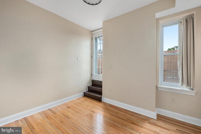Building Photo - 309 E Girard Ave