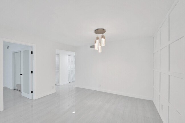 Building Photo - 3800 N Hills Dr