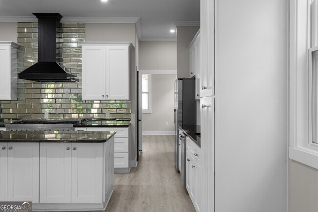 Building Photo - 1331 Diamond Ave SE