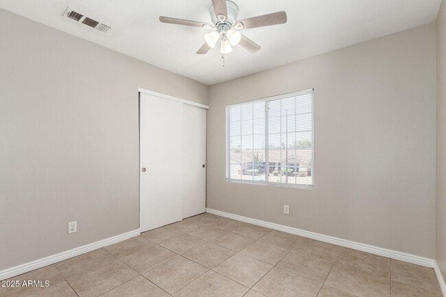 Building Photo - 913 W Juanita Ave