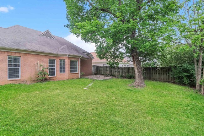 Building Photo - 8423 Shady Elm Dr