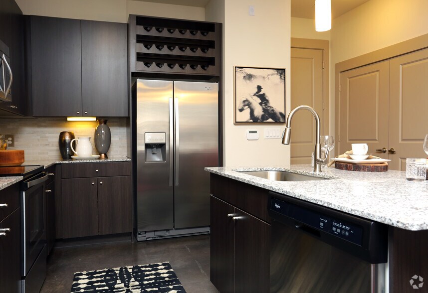 The Cayman Las Colinas 1071 Lake Carolyn Pky Irving TX 75039