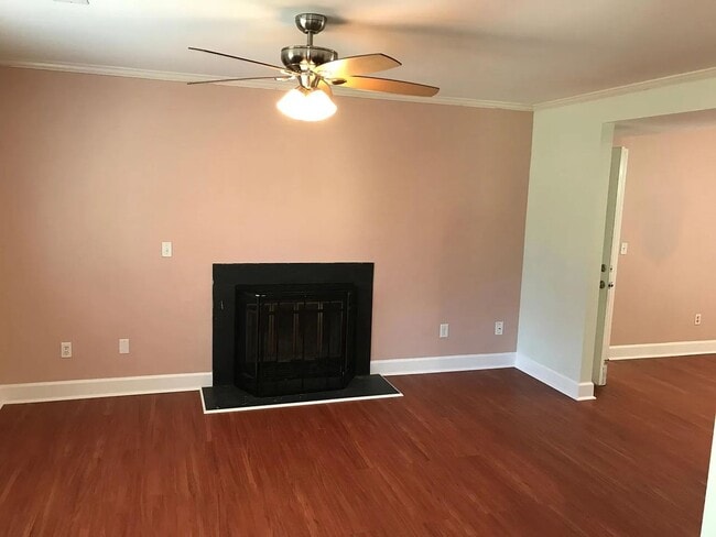 Building Photo - Immaculate and spacious home