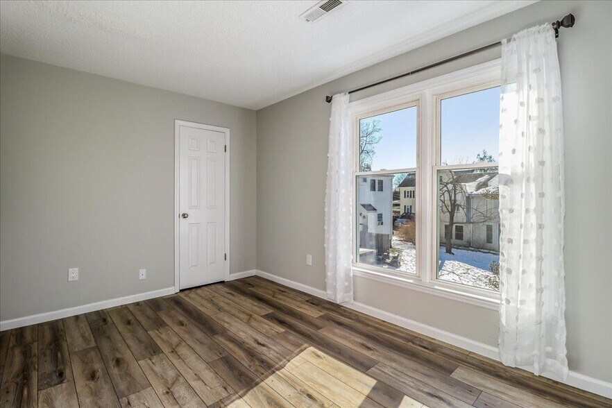 Second bedroom with walk-in closet - 20 Raymond Plz