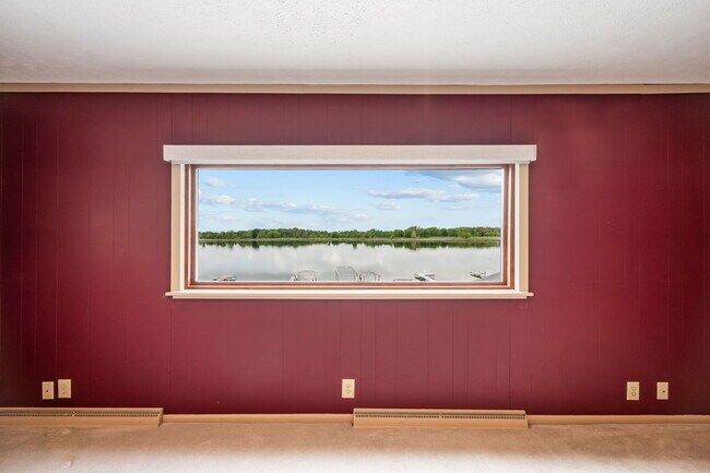 Building Photo - 2083 Chapman Lake Dr