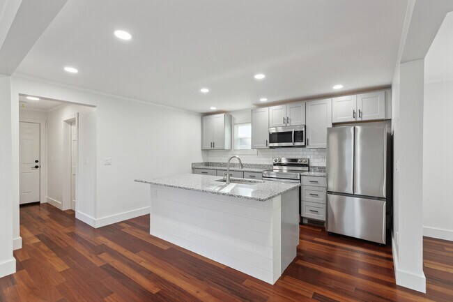 Building Photo - 415 Herkimer St