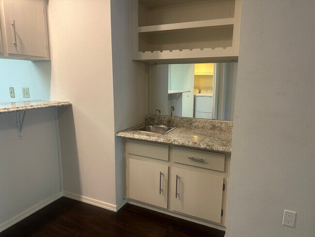 Building Photo - 2 Bed 2 Bath Condo in Old Town Scottsdale