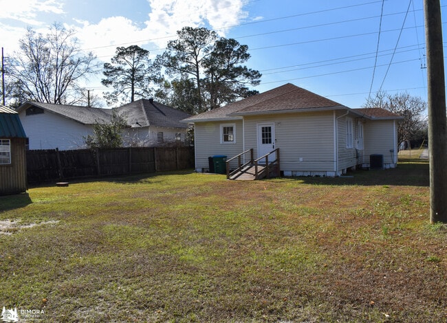 Building Photo - 501 S Presley St