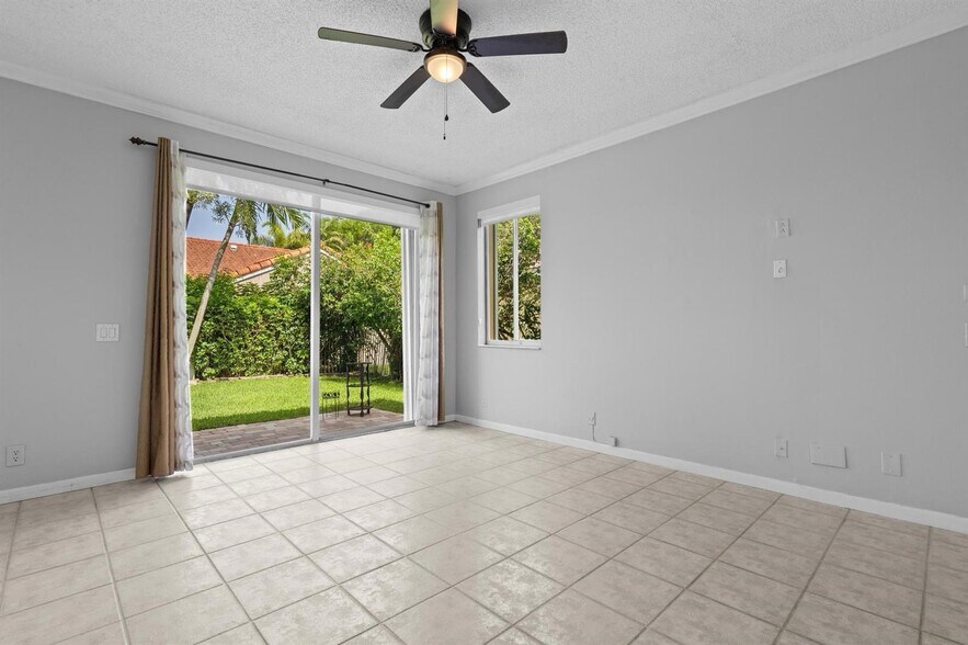 Building Photo - 4319 Greenbriar Ln