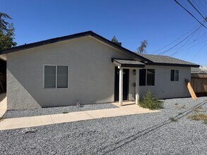 Building Photo - Newly Remodeled 2 Bedroom, 2 Bath Back House