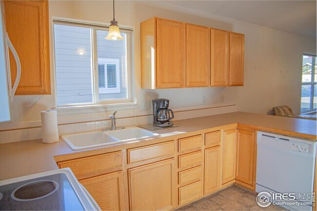 Building Photo - 1371 Saginaw Pointe Dr