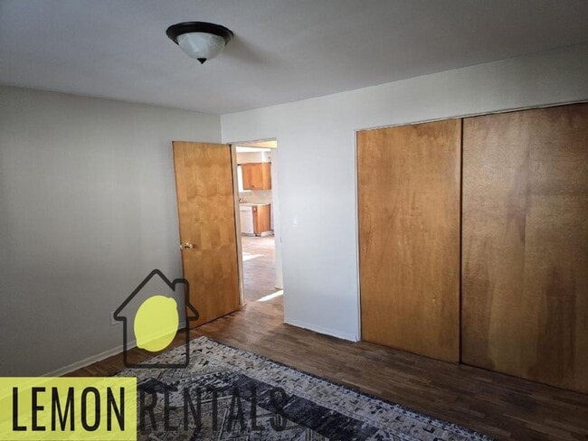 Building Photo - 1302 S 16th Ave