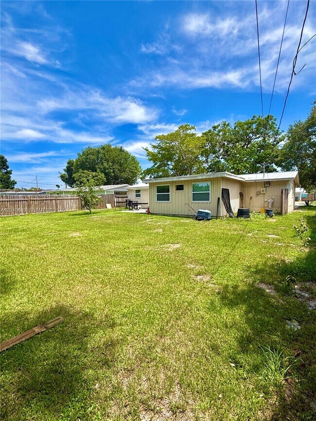 Building Photo - 5809 Sullivan Rd
