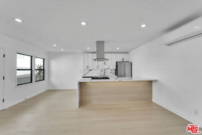 Building Photo - 926 N Spaulding Ave