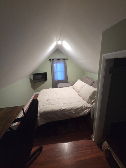 Building Photo - 335 Shakopee Ave E