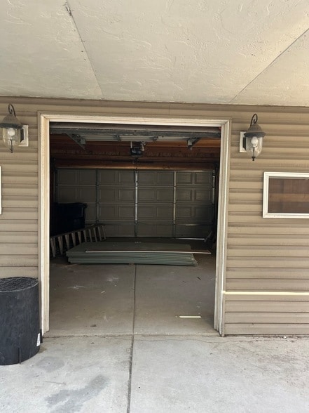 Building Photo - 722 E 91st Pl