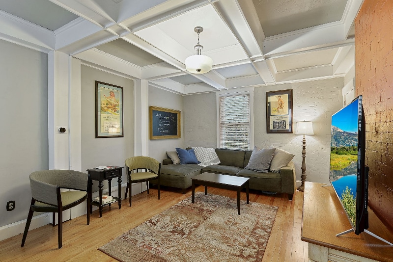 Building Photo - 422 NE 2nd St