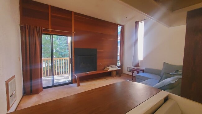 Building Photo - 1 BDRM Kings Run Condo w/ HOA Amenities, V...