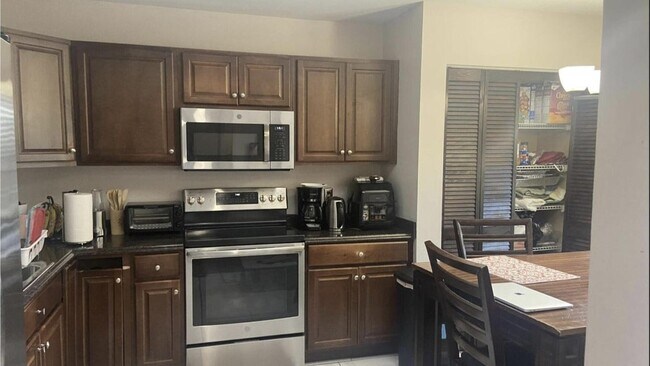 Building Photo - 6004 Strawberry Lakes Cir