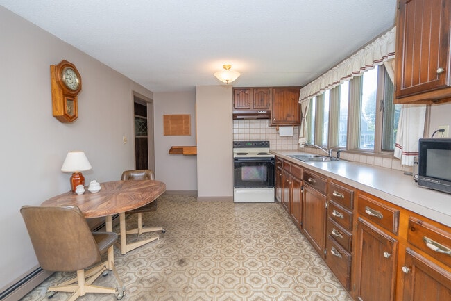 Building Photo - 137A Kingstown Rd