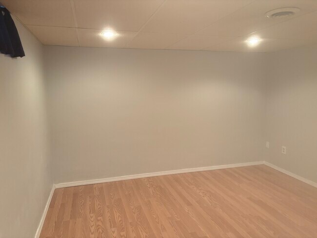 Building Photo - 290 Folkstone Way