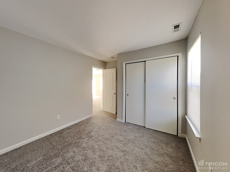 Building Photo - 571 Reed Ct