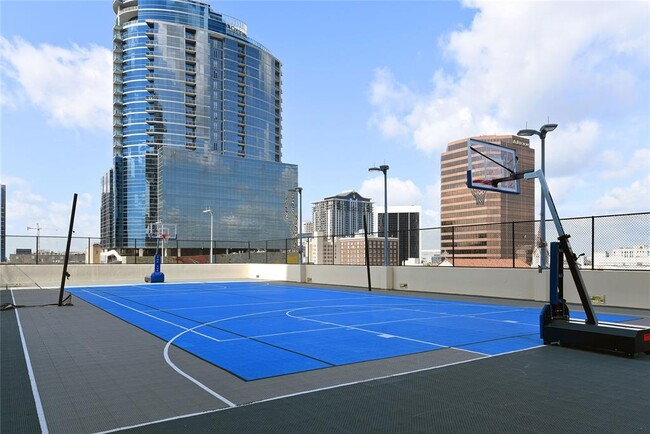 Building Photo - 150 E Robinson St