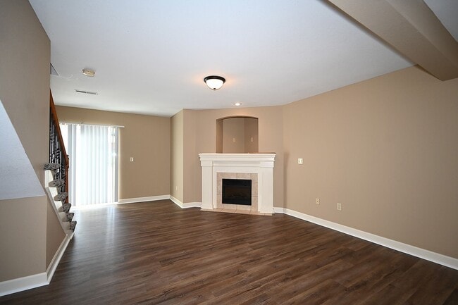Building Photo - 3 Bedroom, 2.5 bath Townhome with 1 car garage!