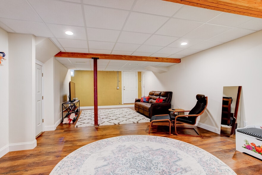 Building Photo - 3 Hawthorne St