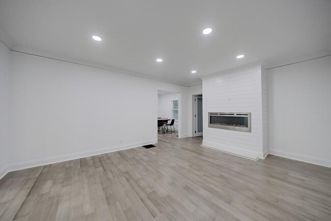 Building Photo - 593 Lynnhaven Dr SW