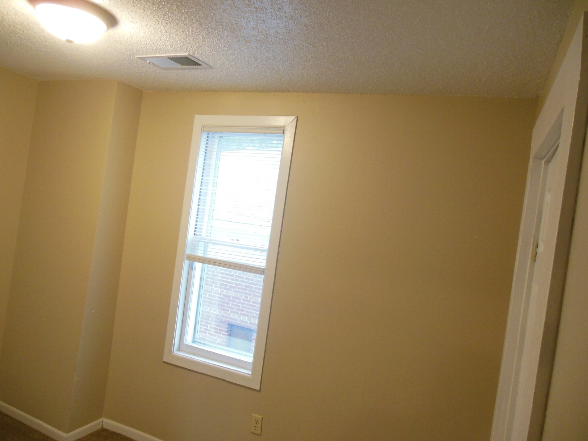 Building Photo - 609 Market St