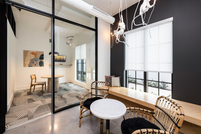 Building Photo - 101 S E St