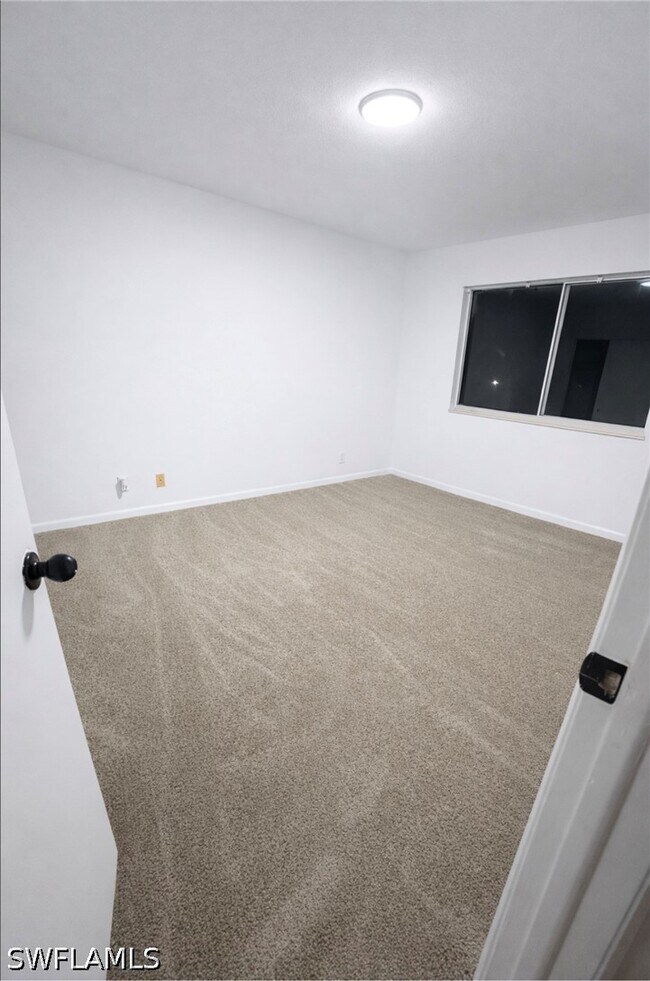 Building Photo - 5424 16th Pl SW